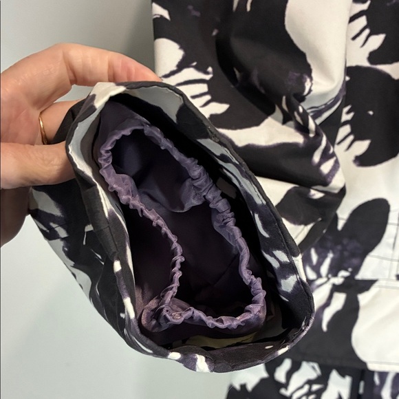 Elegant Black and White Floral Winter Jacket - Picture 6 of 15